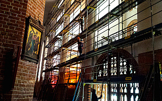 Po 40 latach rozpoczęto wielkie malowanie katedry w Elblągu